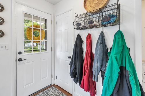 8125 Lk Wood Dr, Kalamazoo MI 49002-4338 exterior