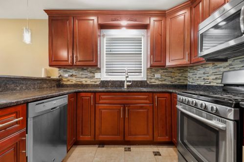 6353 Kilpatrick Ave, Chicago IL 60652-2009 exterior