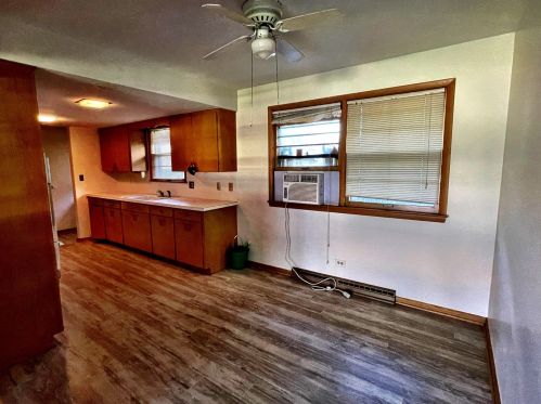 901 Cedar Ave, Waukegan IL 60085-7063 exterior