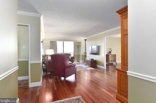 1800 Old Meadow Rd, Mc Lean VA  22102-1899 exterior