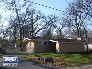 729 Country Club Dr, Volo, IL 60050-5861