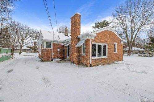 1631 Taunton Rd, Bham MI  48009-7203 exterior