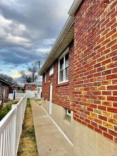 5487 Pernod Ave, Saint Louis MO 63139-1505 exterior