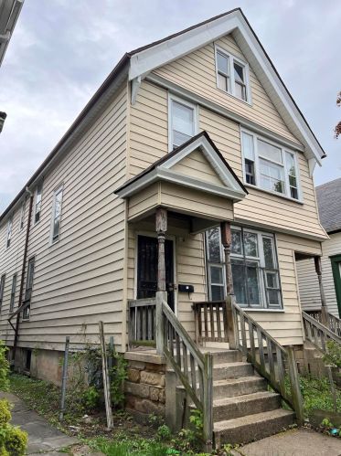 1446 29th St, Milwaukee, WI 53208-2417