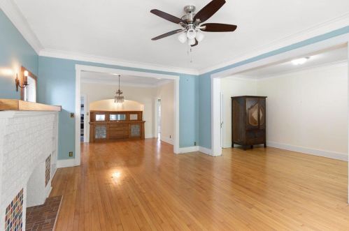 2427 Stratford Ct, Milwaukee WI 53211-2635 exterior