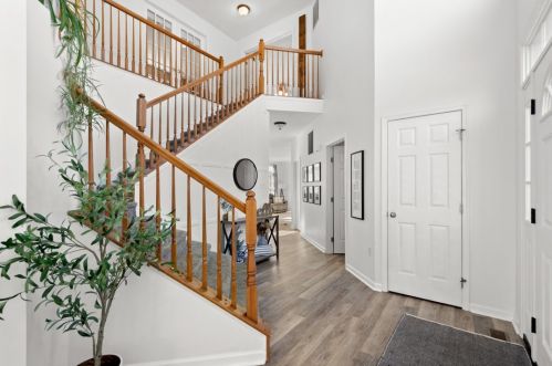 6016 Hawthorn Dr, Moon Twp PA  15108-9064 exterior