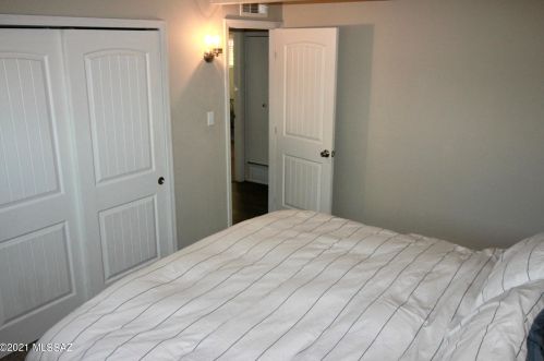 7365 Eastview Dr, Tucson AZ 85710-5519 exterior