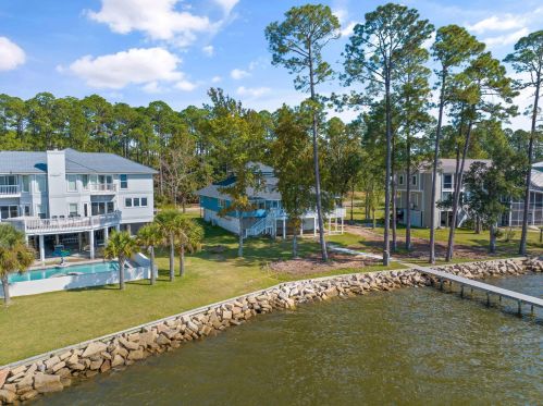 4532 Bayside Dr, Milton FL  32583-8422 exterior