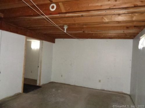 327 Scott Swamp Rd, Farmington CT 06032-3415 exterior