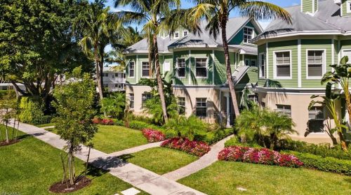 311 3rd Ave, Naples, FL 34102-6310