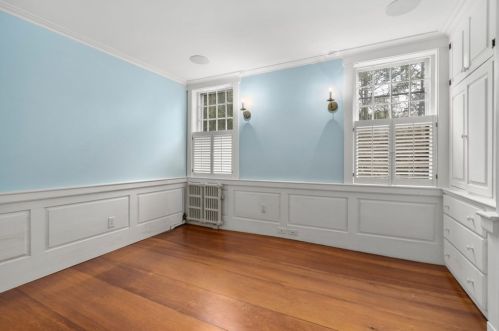 2 Brookshire Rd, Worcester MA 01609-1251 exterior