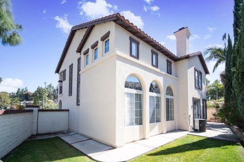 2940 Nau Ave, Tustin CA 92782-3377 exterior