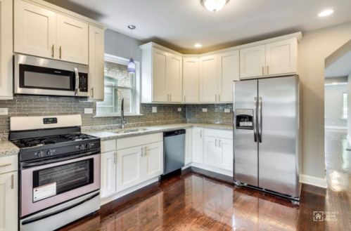 7615 Michigan Ave, Chicago IL 60619-7227 exterior