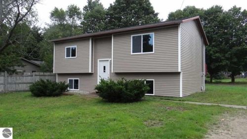 414 Mack Ave, Kingsley, MI 49649-9208
