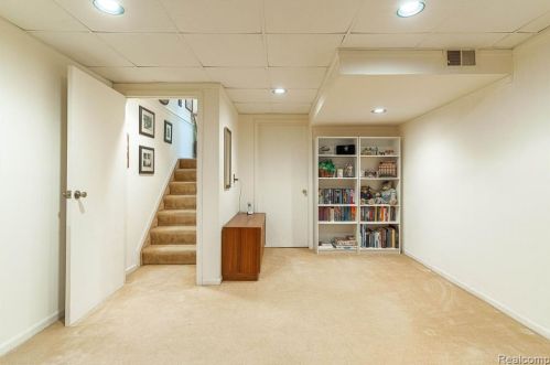 1249 Oakwood Ct, Rochester MI 48307-2539 exterior