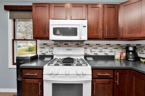 2137 Root St, Joliet IL 60403-1741 exterior