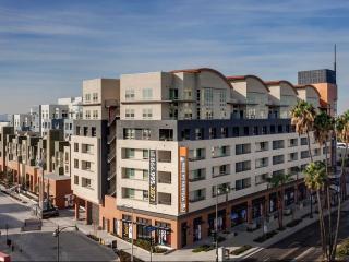 5200 Wilshire Blvd, Los Angeles CA  90036-4312 exterior