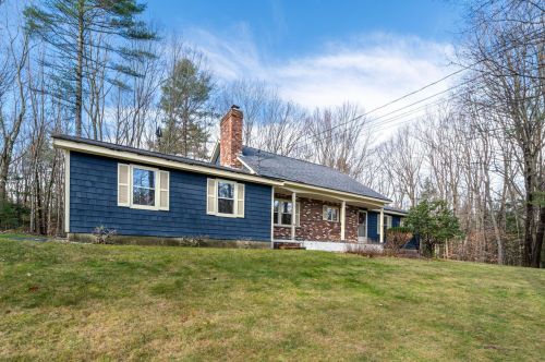 19 Laurel Dr, Concord NH  03304-4321 exterior