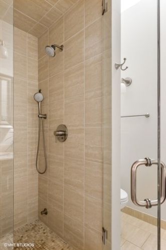 2501 Racine Ave, Chicago IL 60614-2113 exterior