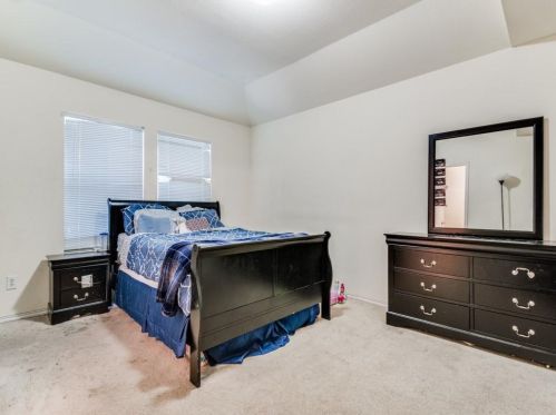 6807 Clark Vista Dr, Dallas TX  75236-5811 exterior