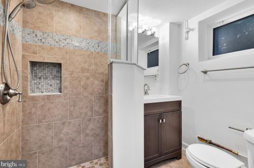 618 Wayne Ave, Silver Spring MD  20910-5556 exterior