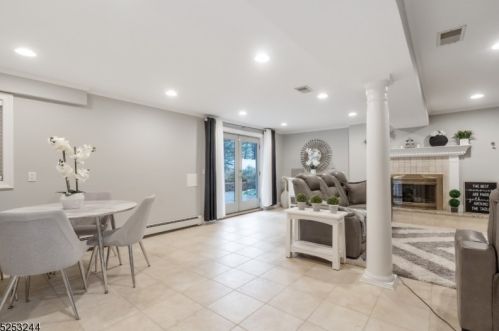 41 Cutter Dr, East Hanover NJ  07936-3047 exterior