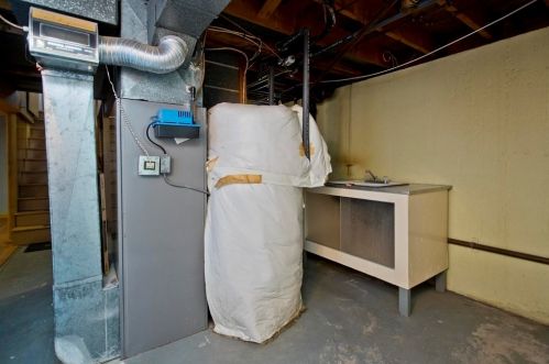 155 Canton Cir, Springfield MA 01104-1441 exterior