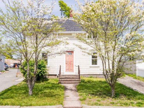 116 Walnut St, Quincy MA  02169-6827 exterior