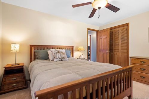 9 Dogwood Ln, Ellington CT exterior