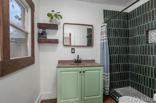 815 Sherman St, Grand Rapids MI 49506-2918 exterior