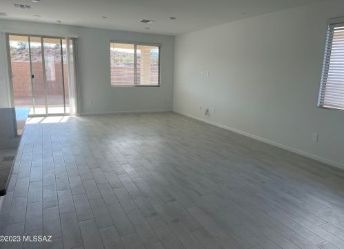 3136 Dasylirion Dr, Tucson, AZ 85745-1216