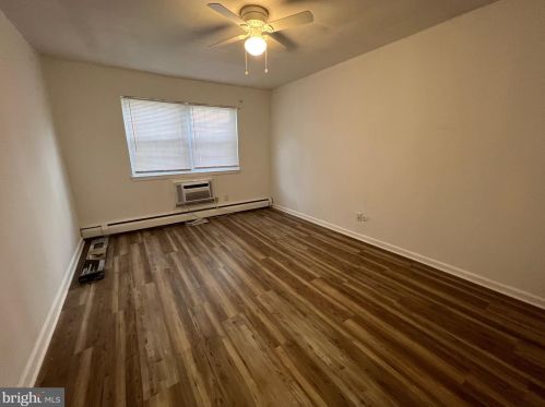 211 Garnet Dr, Burlington NJ 08016-4713 exterior