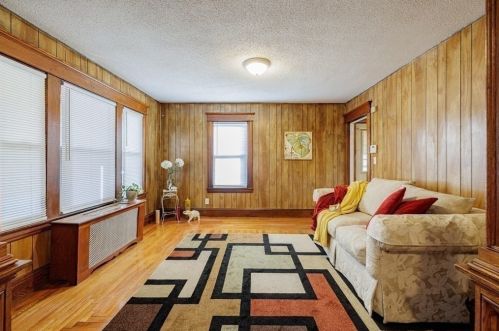 32 Monrovia St, Springfield MA 01104-3113 exterior