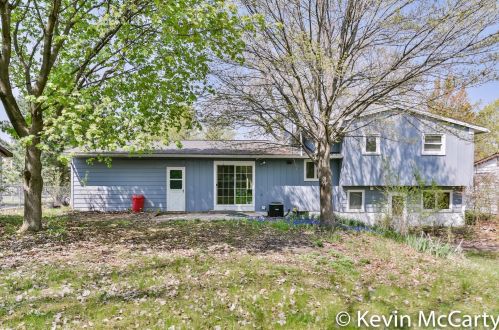 1630 Aberdeen St, Grand Rapids MI 49505-3910 exterior