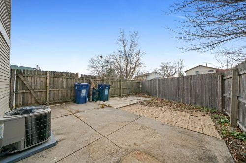 5567 Allemong Dr, Matteson IL 60443-1104 exterior