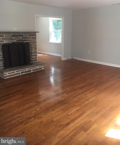 10501 Oaklyn Dr, Rockville MD  20854-3903 exterior