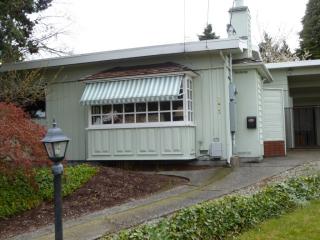 2413 6th Pl, Seattle, WA 98056-3688