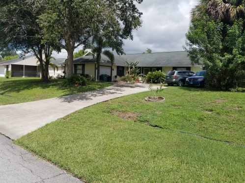 233 Walters Ter, Fort Pierce FL 34983-3733 exterior