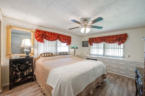 32 Monaco Ter, Naples FL 34112-9102 exterior