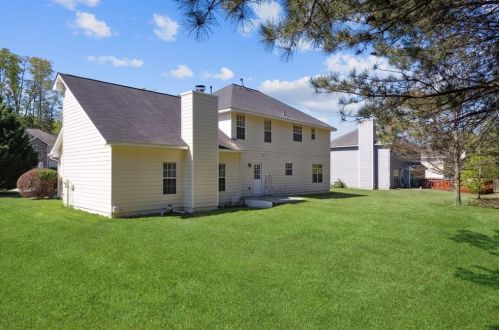 1560 Rogers Crossing Dr, Lithonia GA  30058-7005 exterior