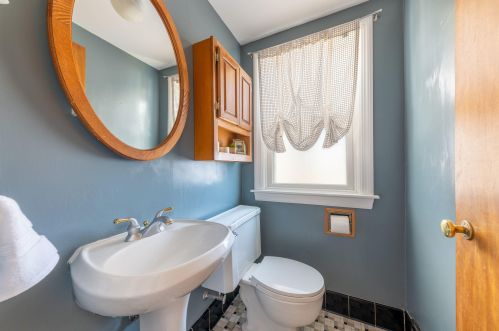 2408 89, Milwaukee WI 53227-4524 exterior