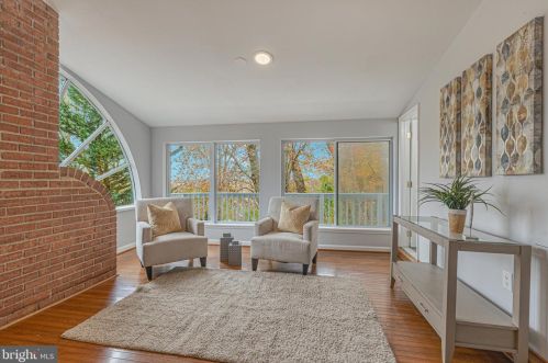 5837 Biscayne Dr, Alexandria VA  22303-1925 exterior