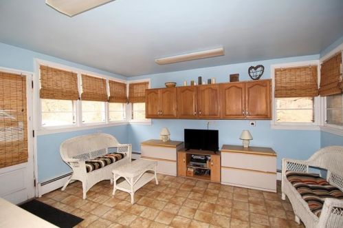 1007 Delafield Rd, Pittsburgh PA 15215-3204 exterior