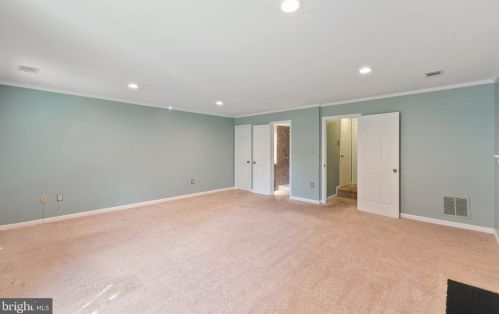 7047 Chesley Search Way, Alexandria VA 22315-4754 exterior