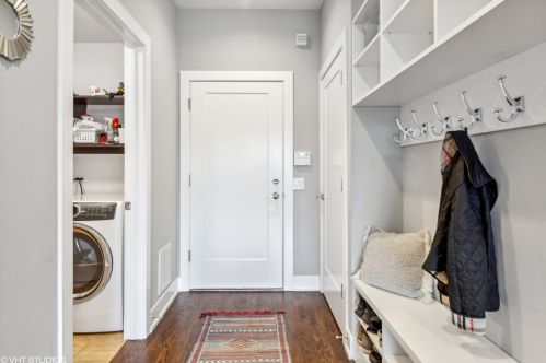 3914 Damen Ave, Chicago, IL 60618-3905