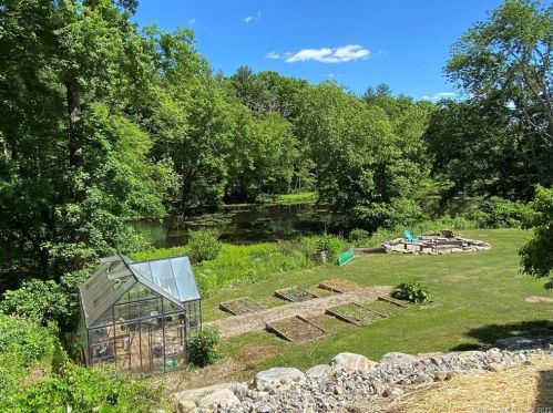 68 Pratt Rd, Killingly CT 06241-1740 exterior