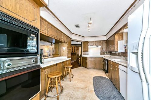 1909 Grn Oaks Dr, Irving TX 75061-2138 exterior