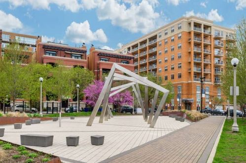 950 Monroe St, Chicago IL  60607-2788 exterior