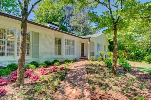 505 Dogwood Valley Dr, Atlanta, GA 30342-2003