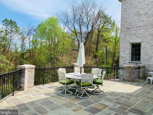 1289 Ballantrae Farm Dr, Mc Lean VA 22101-3027 exterior